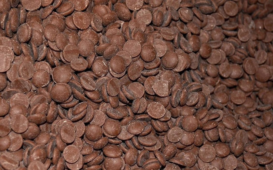 Una caja de bombones de canela sobre la mesa